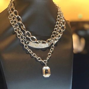 🎄🎁 Glitzy chained rhinestone necklace